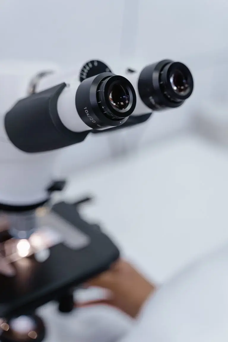 Microscope for biological research