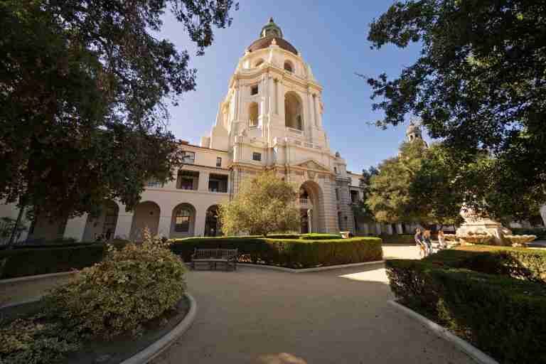 Courtyard and building at Caltech